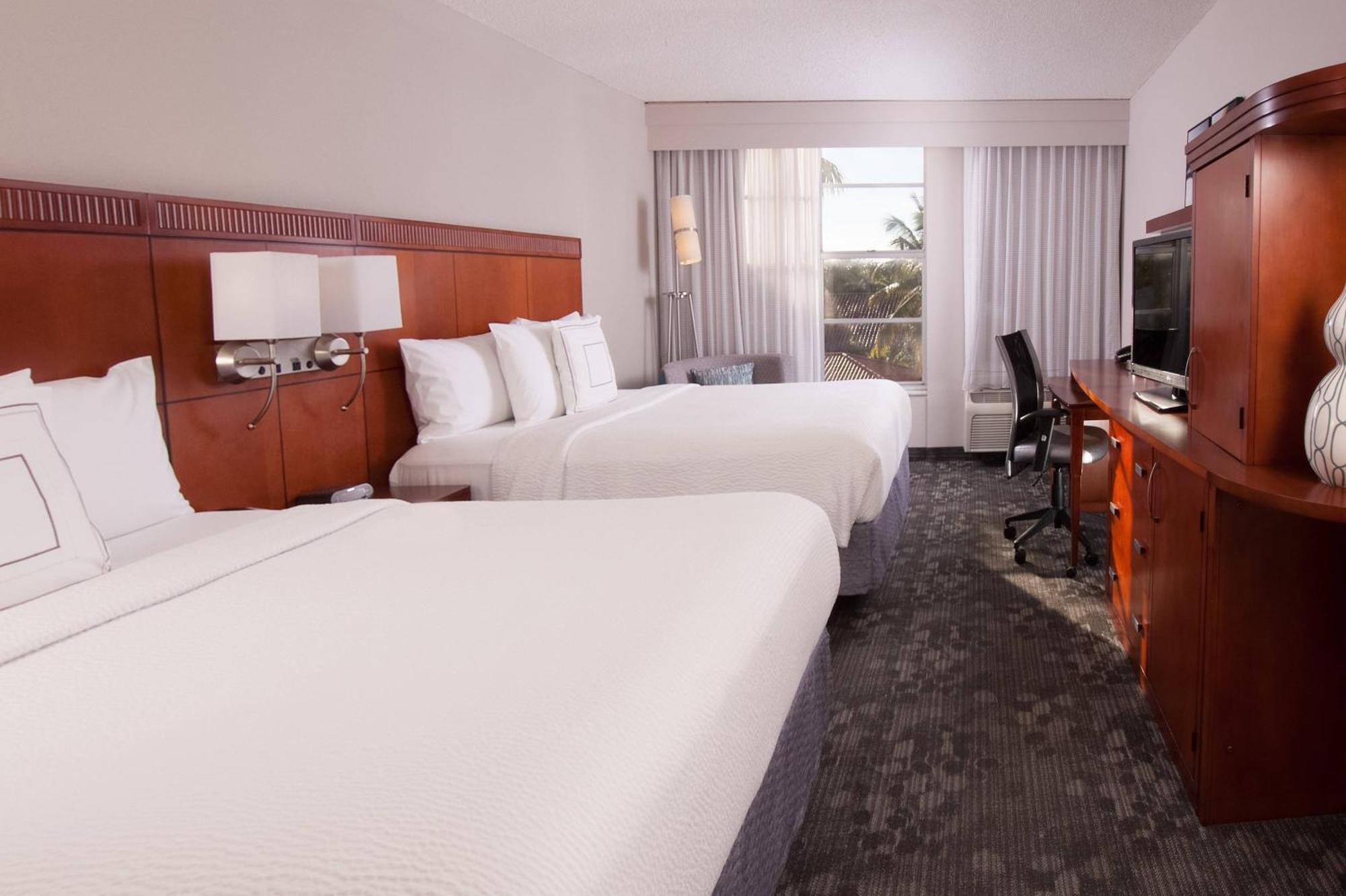 Courtyard Miami 3* Coral Gables