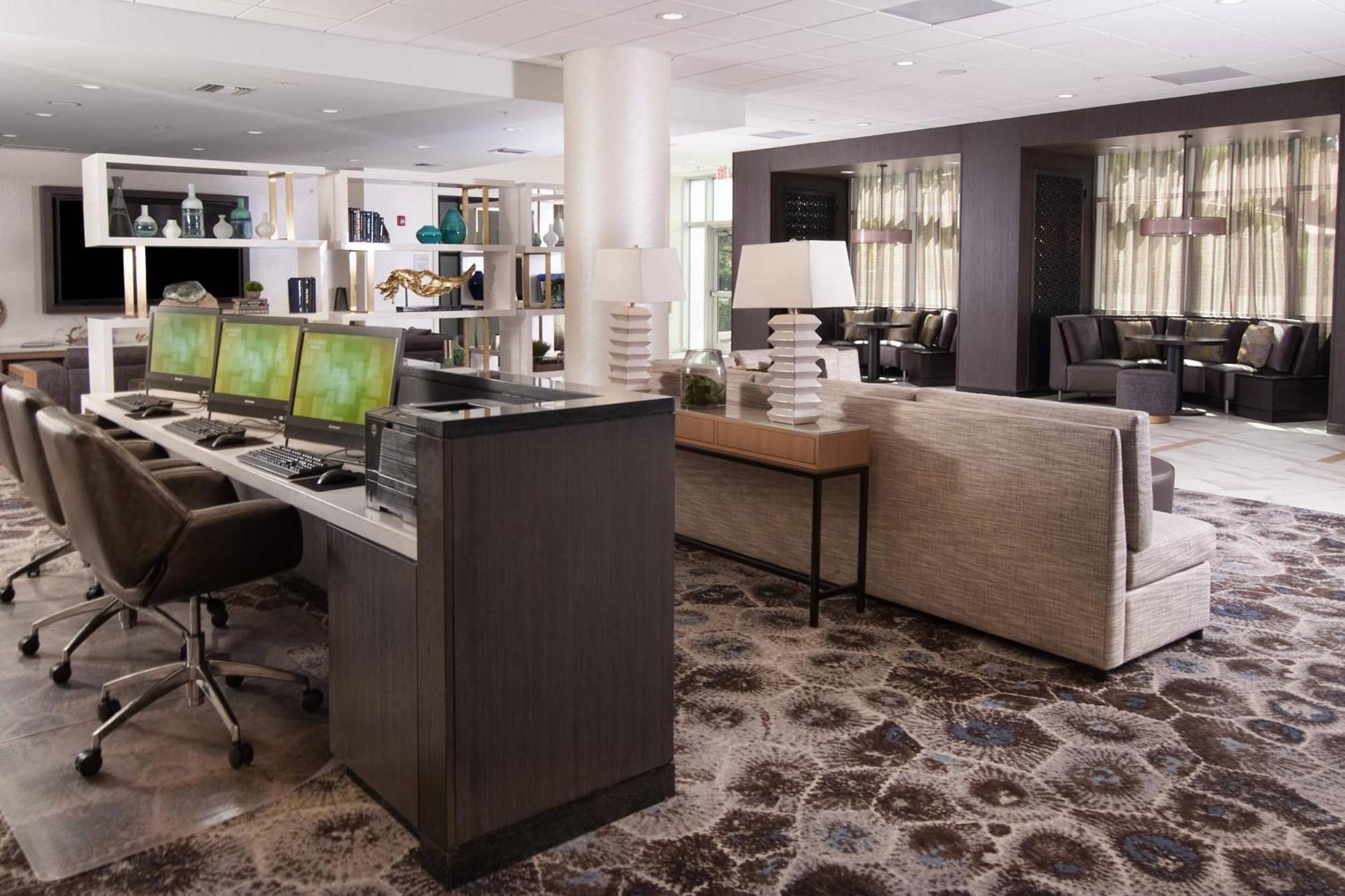 Courtyard Miami 3*