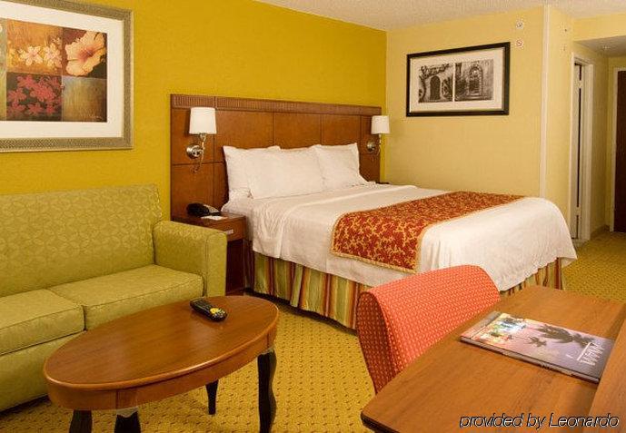 Courtyard Miami Hotel 3*