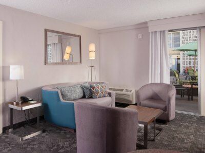 Courtyard Miami 3*