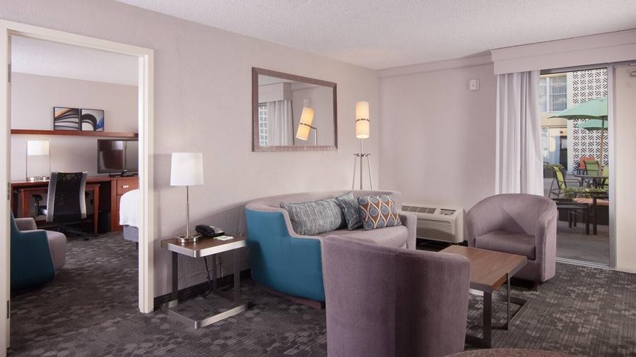 Courtyard Miami 3*